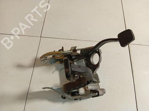Used Clutch pedal Clutch pedal OPEL SIGNUM Hatchback (Z03) 2.0 DTI (F48) (100 hp) 40028393 40028393