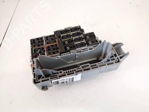 Used Fuse box OPEL MERIVA A MPV (X03) 1.7 CDTI (E75) (100 hp) 32610608