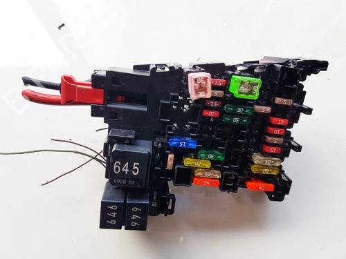 Used Fuse box Fuse box 33522930 33522930