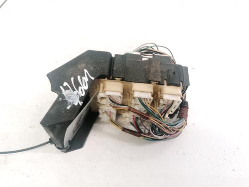 Used Fuse box Fuse box TOYOTA COROLLA Verso (ZER_, ZZE12_, R1_) 2.0 D-4D (CUR10_, CUR10R) (116 hp) 32899734 32899734