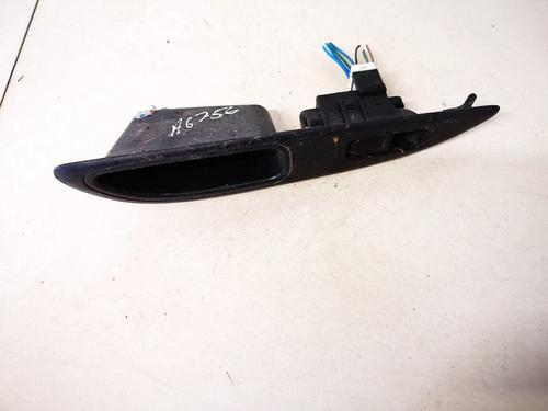 switch-nissan-primera-hatchback-p12-2002-32877543 main image
