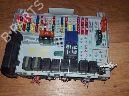 Used Fuse box Fuse box OPEL VECTRA B (J96) 1.8 i 16V (F19) (116 hp) 33525670 33525670