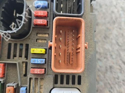 Fuse box CITROËN C5 III (RD_) 1.6 HDi 110 (RD9HZC) | BP36102696E1 - Image 4