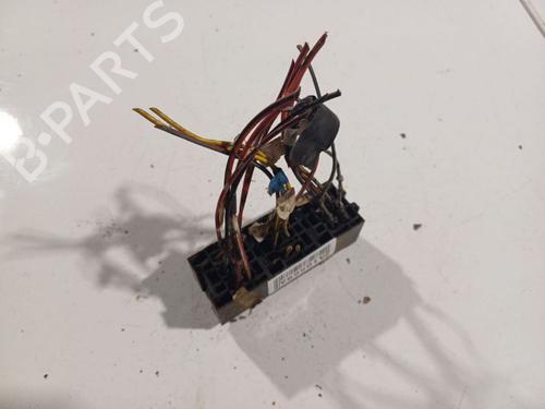 Used Fuse box Fuse box VW LT 28-35 II Bus (2DB, 2DE, 2DK) 2.5 TDI (90 hp) 32565477 32565477