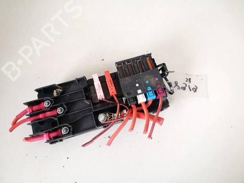 Used Fuse box Fuse box 38571912 38571912