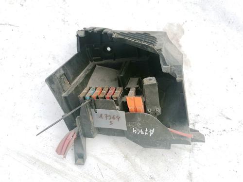 Used Fuse box Fuse box 32885929 32885929