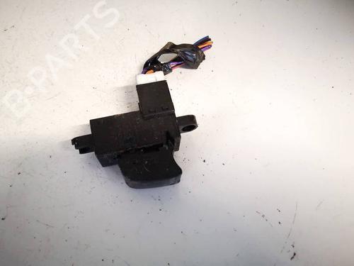 switch-nissan-primera-hatchback-p12-2002-32545693 main image