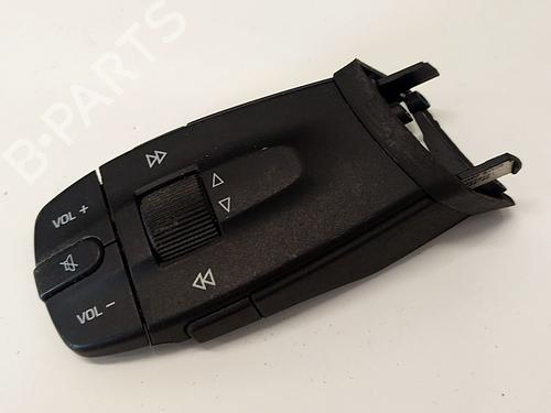 Used Steering wheel controls Steering wheel controls 34780221 34780221