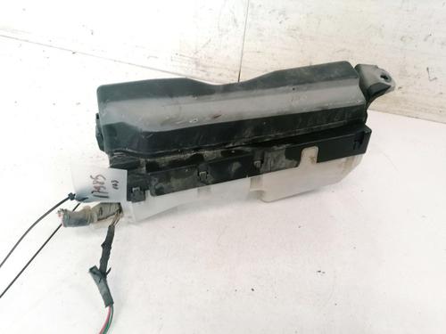 fuse-box-toyota-corolla-saloon-_e12_-2000-2001-2002-2003-2004-2005-2006-2007-2008-32904813 main image