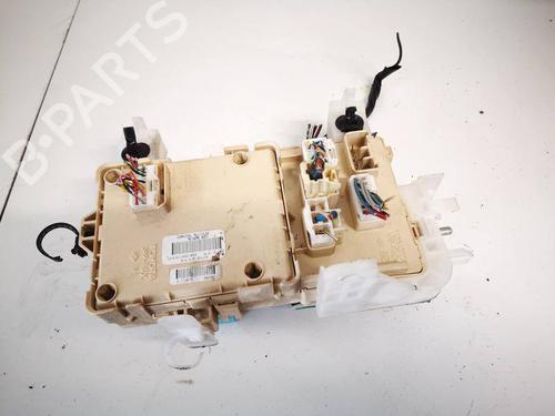 Used Fuse box Fuse box 32563160 32563160