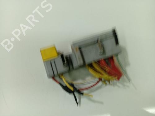 fuse-box-renault-scenic-ii-jm01_-2003-2004-2005-2006-2007-2008-2009-2010-32970719 main image