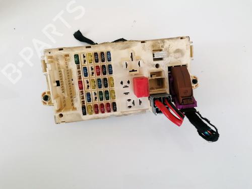 Used Fuse box Fuse box FIAT STILO (192_) 1.6 16V (192_XB1A) (103 hp) 32880256 32880256