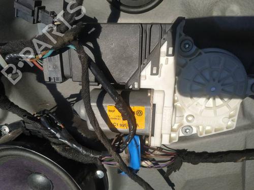 Used Right front window motor Right front window motor VW GOLF IV (1J1) 1.9 TDI (101 hp) 35094382 35094382