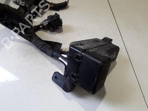 Used Fuse box Fuse box 33510424 33510424