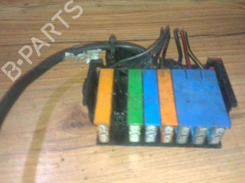 Used Fuse box Fuse box OPEL ZAFIRA A MPV (T98) 1.8 16V (F75) (116 hp) 33524455 33524455