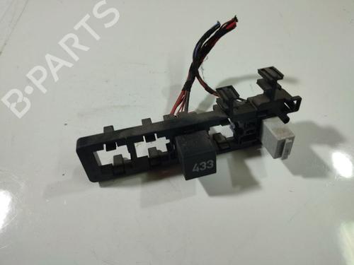 Fuse box VW GOLF V (1K1) 1.9 TDI | BP32533841E1 - Image 3