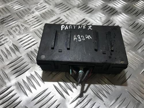 Used Fuse box Fuse box PEUGEOT PARTNER MPV (5_, G_) 1.6 HDi 90 (90 hp) 33490405 33490405