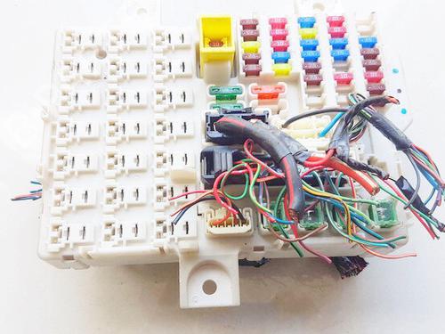 Used Fuse box Fuse box MITSUBISHI COLT VI (Z3_A, Z2_A) 1.1 (Z31A, Z32A) (75 hp) 33528224 33528224