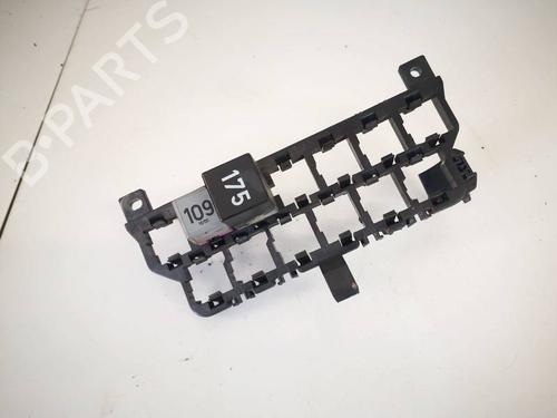 Used Fuse box VW GOLF IV (1J1) 1.9 TDI (110 hp) 32965667
