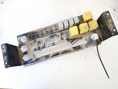Used Fuse box Fuse box MERCEDES-BENZ SPRINTER 2-t Bus (B901, B902) 213 CDI (902.671, 902.672) (129 hp) 32888850 32888850