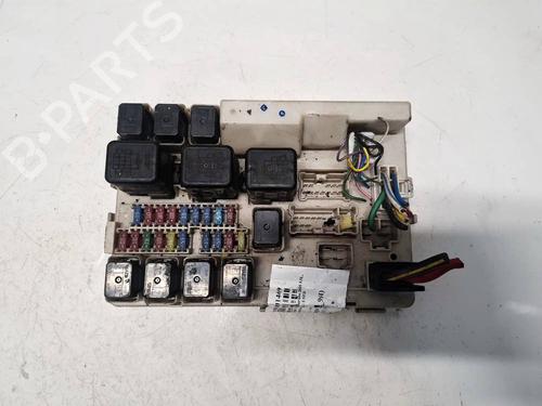 Used Fuse box Fuse box 32583804 32583804