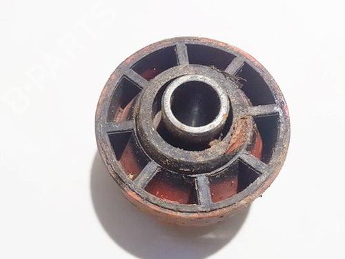 Used Engine mount Engine mount LAND ROVER DISCOVERY III (L319) 2.7 TD 4x4 (190 hp) 33100966 33100966