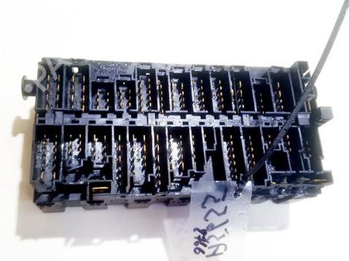 Used Fuse box Fuse box VW PASSAT B3/B4 Variant (3A5, 35I) 1.6 TD (80 hp) 33530286 33530286