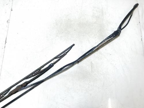 Used Front windshield wiper arm Front windshield wiper arm RENAULT ESPACE II (J/S63_) 2.1 TD (J633, J634, J/S635, J/S63D) (88 hp) 33525687 33525687