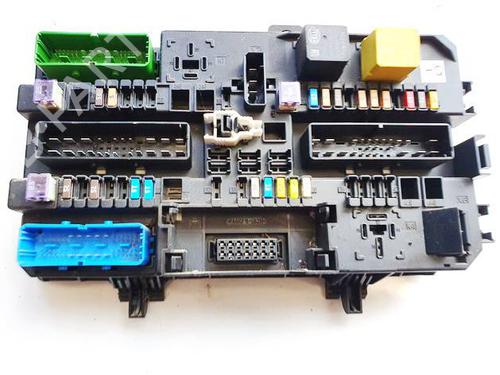 Used Fuse box Fuse box 37094036 37094036