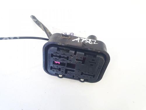 Used Fuse box Fuse box VW GOLF V (1K1) 1.4 16V (75 hp) 32896642 32896642