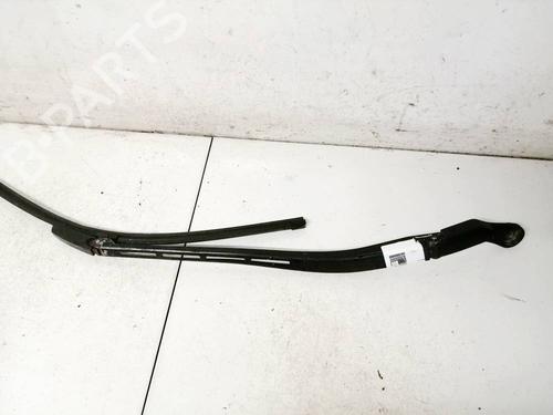 Used Front windshield wiper arm AUDI A4 B7 (8EC) 2.0 TDI (140 hp) 32582400