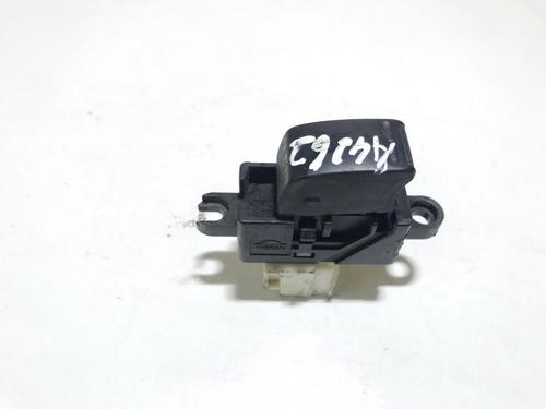 switch-nissan-almera-ii-hatchback-n16-2000-33501847 main image