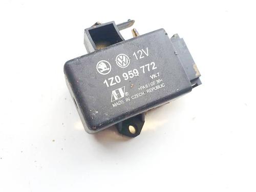 Used Electronic module Electronic module SKODA OCTAVIA II (1Z3) 1.6 TDI (105 hp) 32950977 32950977