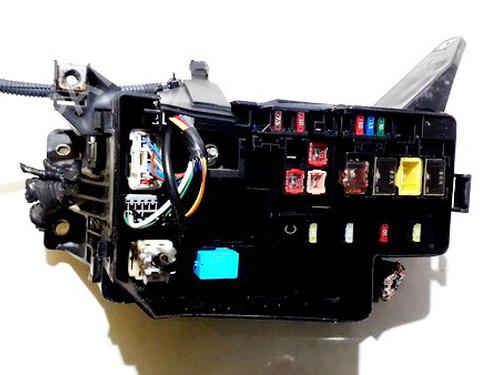 Used Fuse box Fuse box TOYOTA RAV 4 III (_A3_) 2.2 D 4WD (ALA30_, ALA30R) (136 hp) 33514689 33514689