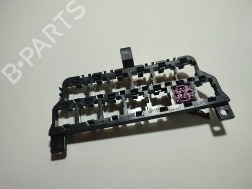 Used Fuse box Fuse box 32571962 32571962