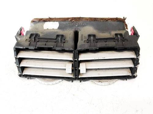 Used Air vent Air vent TOYOTA YARIS (_P9_) 1.4 D-4D (NLP90_, NLP90R) (90 hp) 32948665 32948665