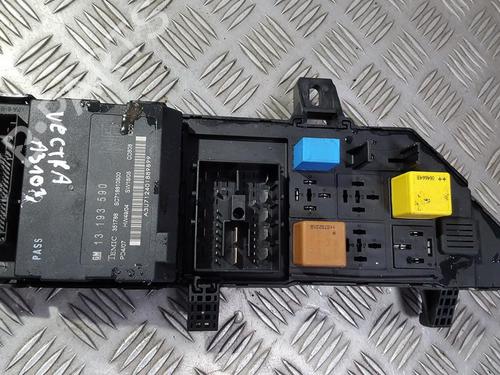 Used Fuse box Fuse box OPEL VECTRA C (Z02) 1.9 CDTI (F69) (120 hp) 33496587 33496587