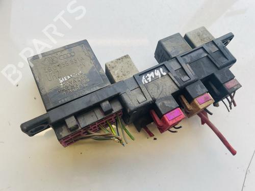 Used Fuse box Fuse box 32880662 32880662