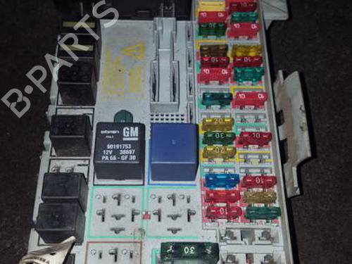 Used Fuse box Fuse box 33479812 33479812