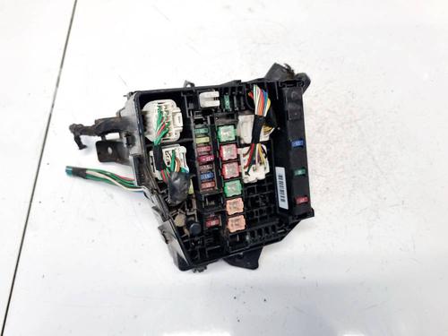 Used Fuse box TOYOTA YARIS (_P9_) 1.4 D-4D (NLP90_, NLP90R) (90 hp) 32583890
