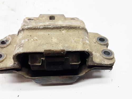 Used Engine mount Engine mount SKODA OCTAVIA II (1Z3) 1.9 TDI (105 hp) 33098870 33098870