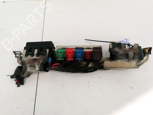 Used Fuse box Fuse box ALFA ROMEO 166 (936_) 2.4 JTD (936A2A__) (136 hp) 33088205 33088205