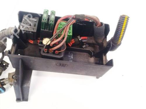 Used Fuse box Fuse box 32607166 32607166