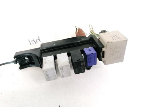 Used Fuse box Fuse box 32915686 32915686