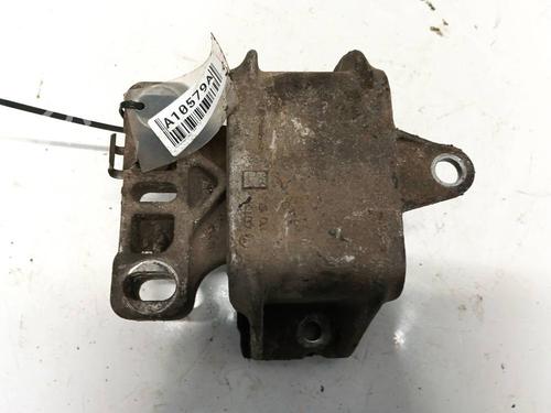 Used Engine mount Engine mount VW GOLF IV (1J1) 1.9 SDI (68 hp) 32568247 32568247