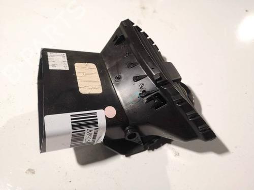 air-vent-renault-megane-iii-hatchback-bz01_-b3_-2008-32614752 main image