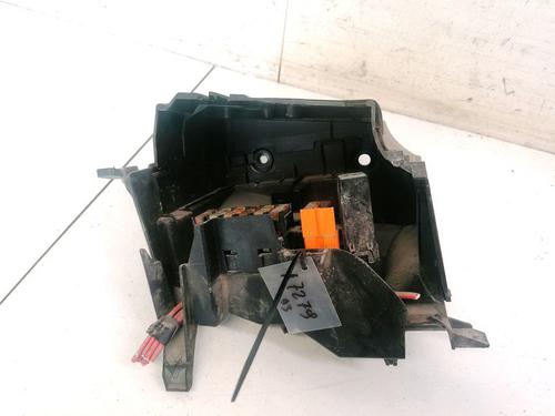 Used Fuse box Fuse box 32902783 32902783