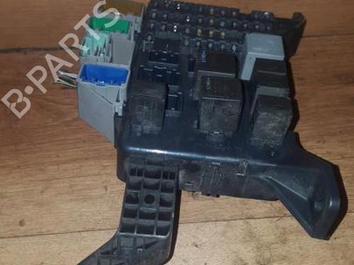 Used Fuse box Fuse box FORD MONDEO III (B5Y) 2.0 16V (146 hp) 33531625 33531625
