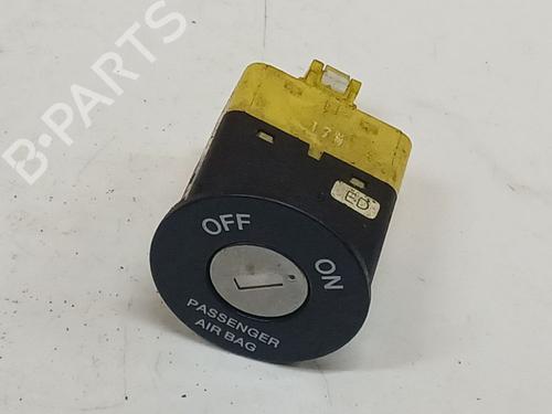 Used Switch Switch KIA CEE'D Hatchback (ED) 2.0 CRDi 140 (140 hp) 39757910 39757910