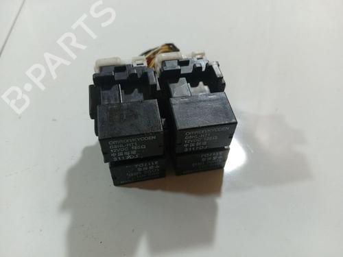 Used Fuse box Fuse box HONDA CR-V III (RE_) 2.2 i-CTDi 4WD (RE6) (140 hp) 32553966 32553966